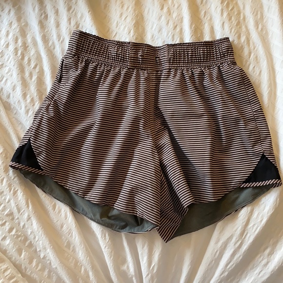 Lululemon REVERSIBLE shorts - Picture 1 of 6